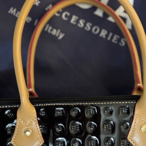 Arcadia Bugatti Italian Black Patent Leather bag with dust bag - Picture 5 of 9